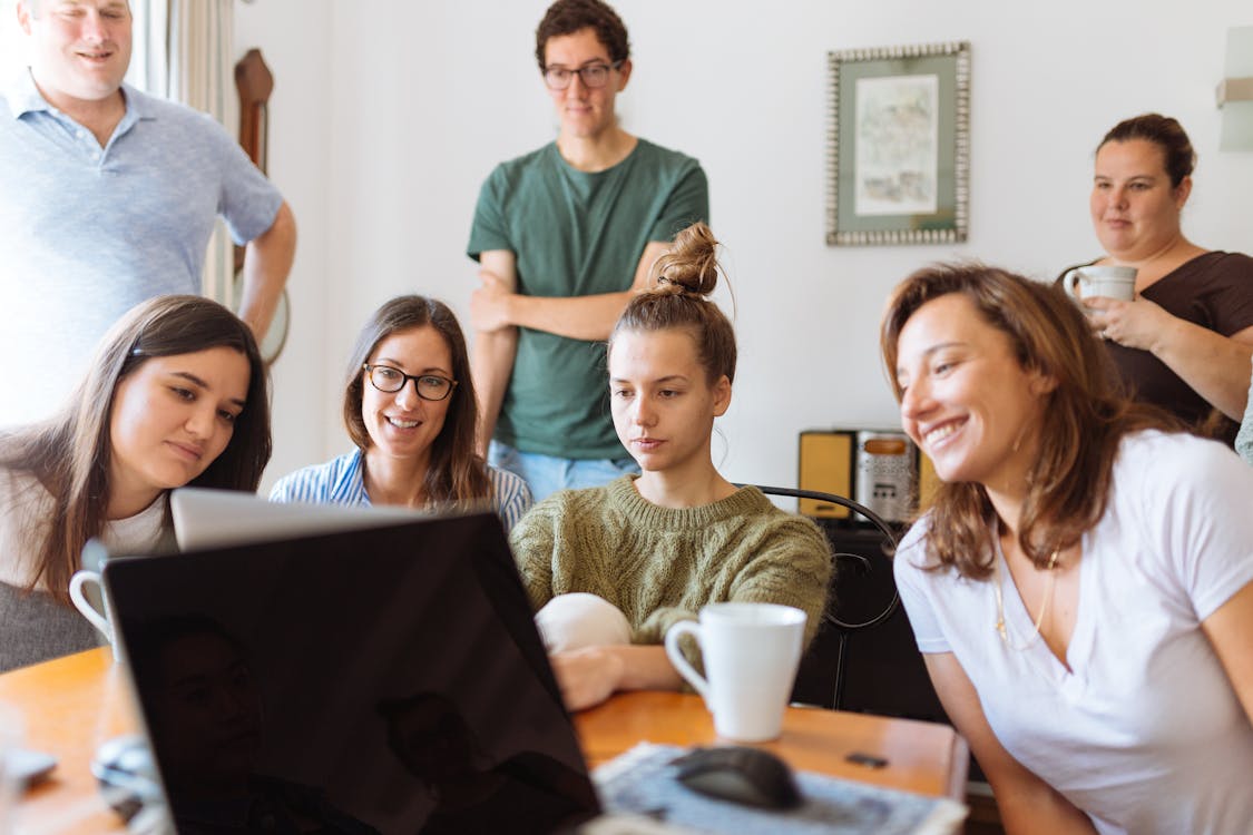Training administrator using modern learner management system dashboard